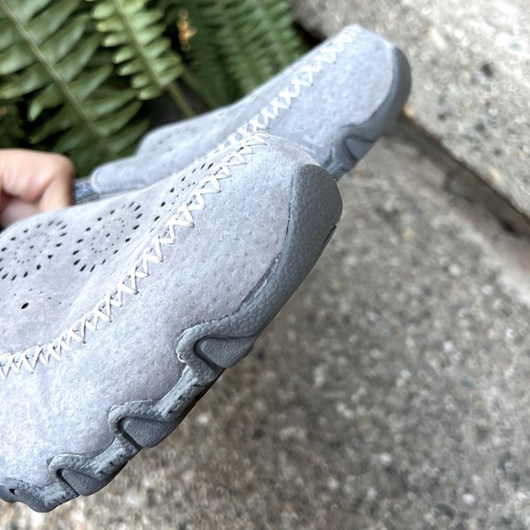 SKECHERS Grey Suede Bikers Expressway Slip Ons Womens Sz 10 Loafer Moccasin - Picture 14 of 14